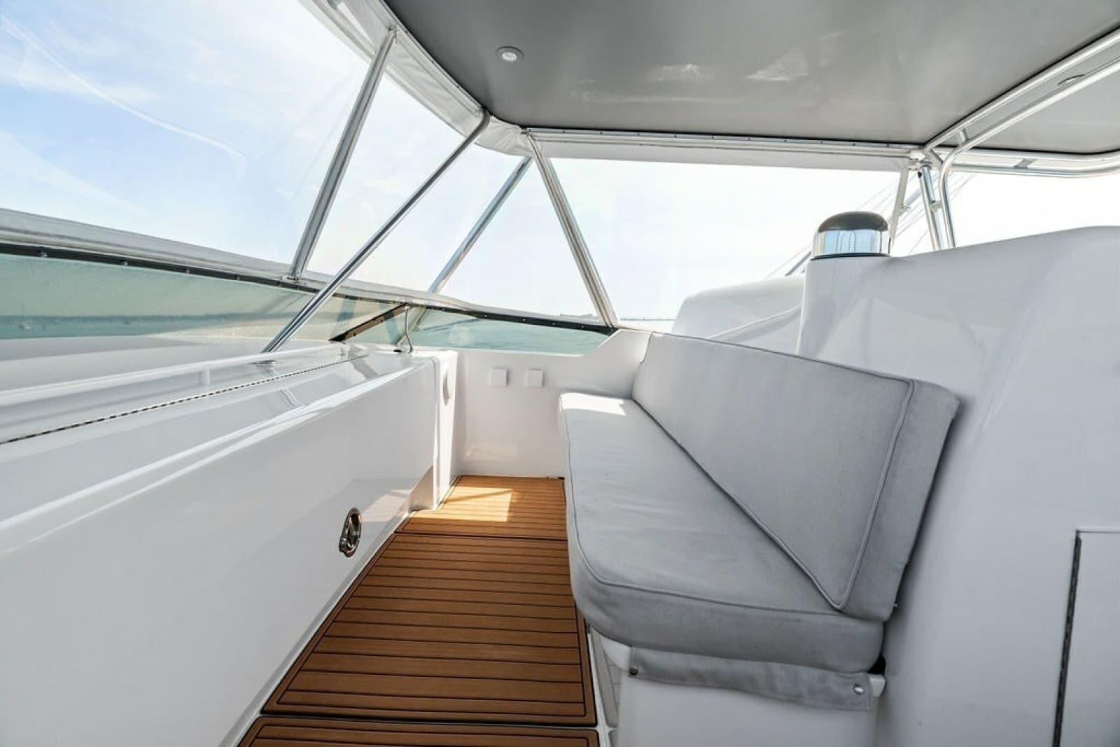 1999 Hatteras 60 Convertible - Photo 35