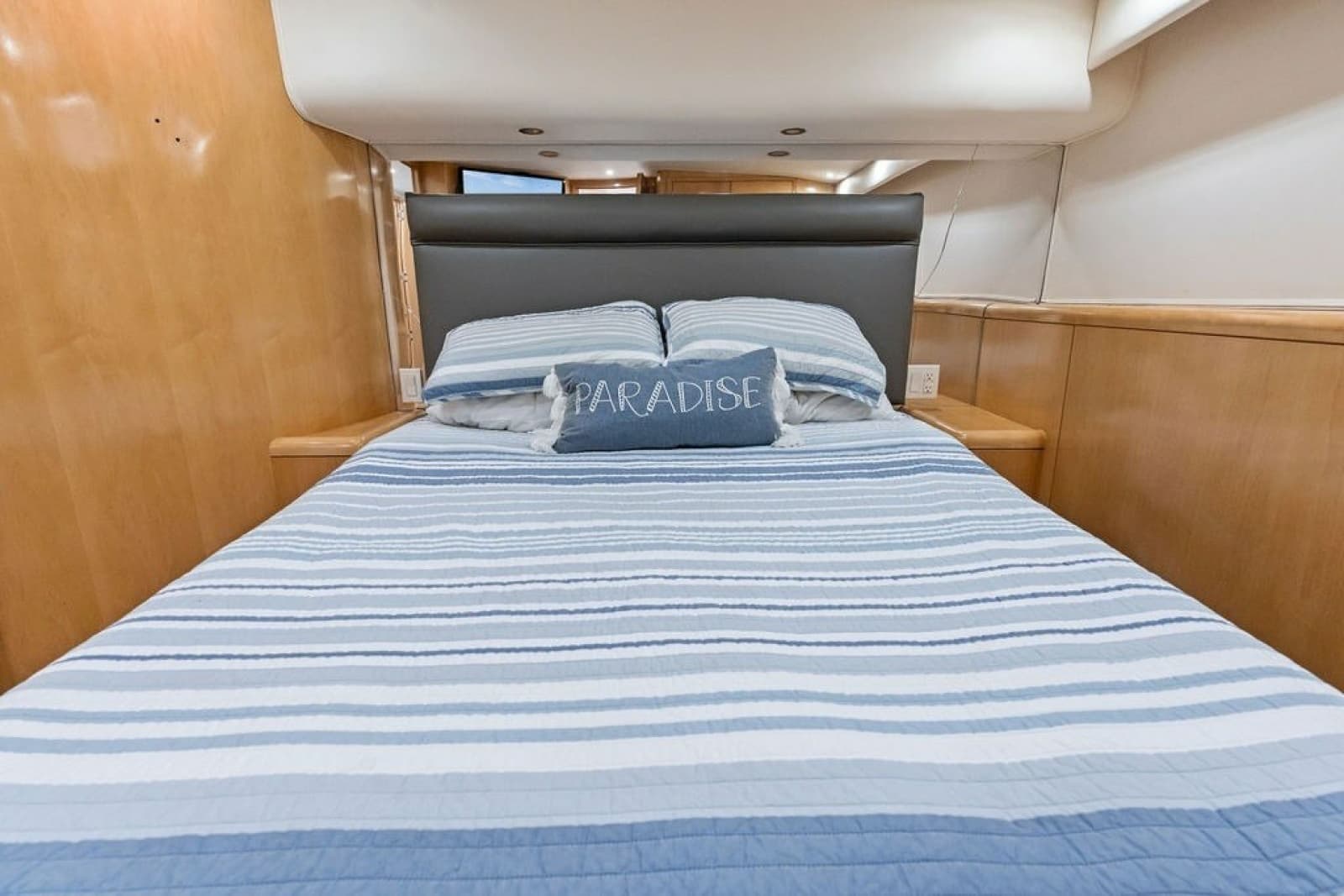 1999 Hatteras 60 Convertible - Photo 48