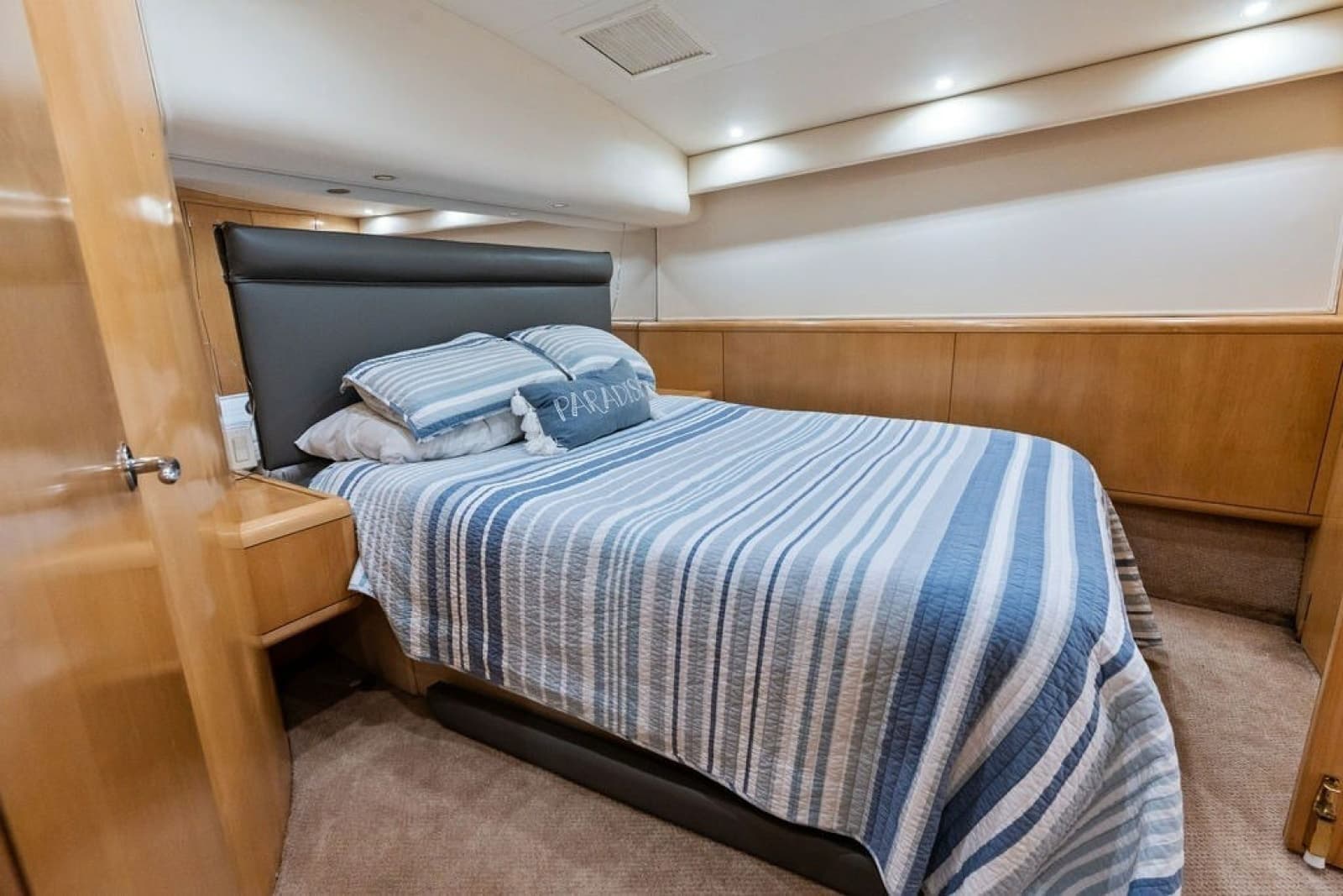1999 Hatteras 60 Convertible - Photo 47