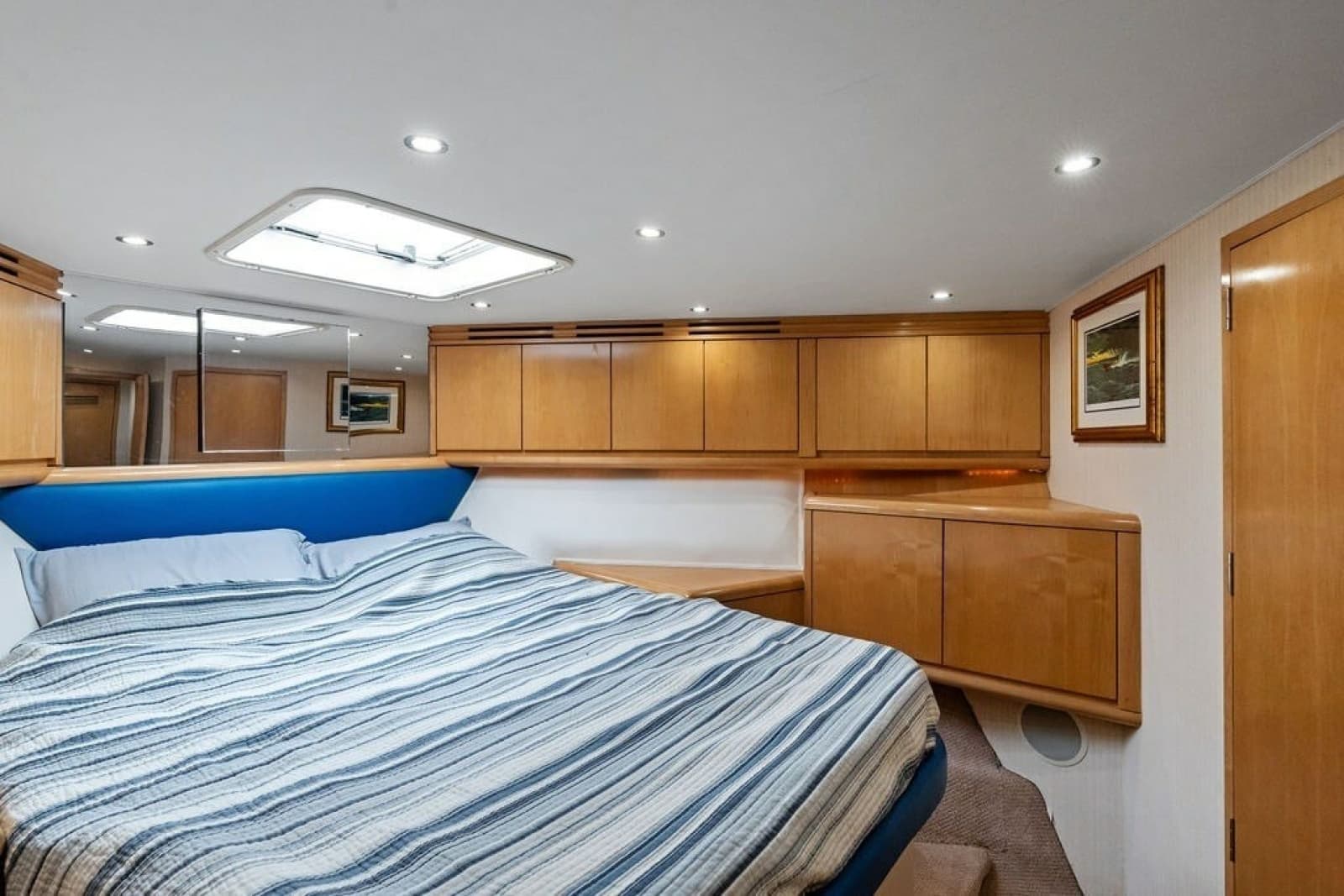 1999 Hatteras 60 Convertible - Photo 55