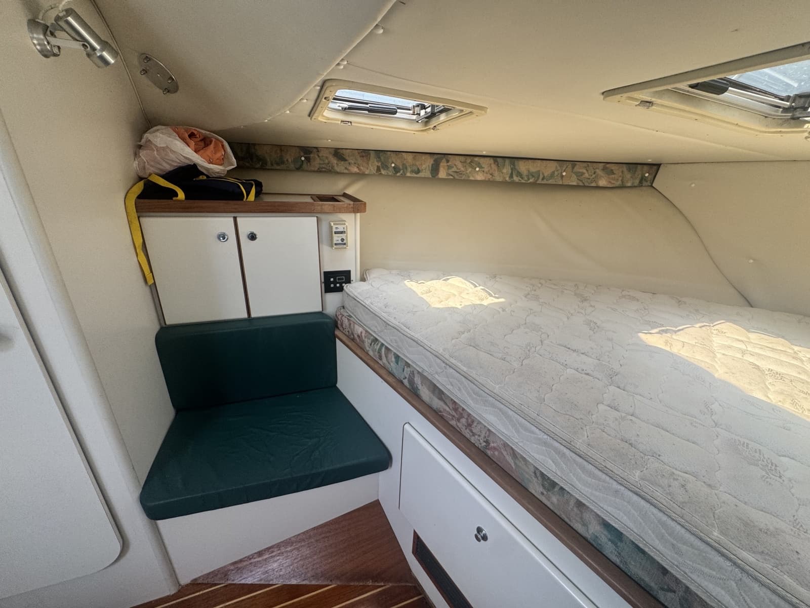 1996 Pursuit 3000 Offshore Express - Photo 17