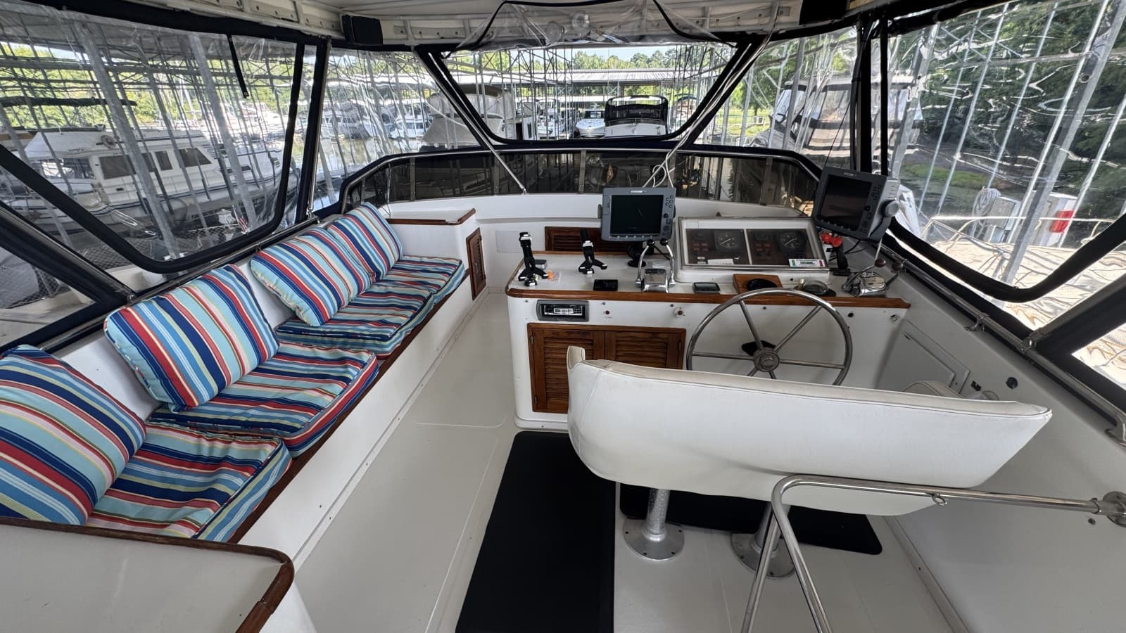 1985 Jefferson 48 Cockpit Motoryacht - Photo 23