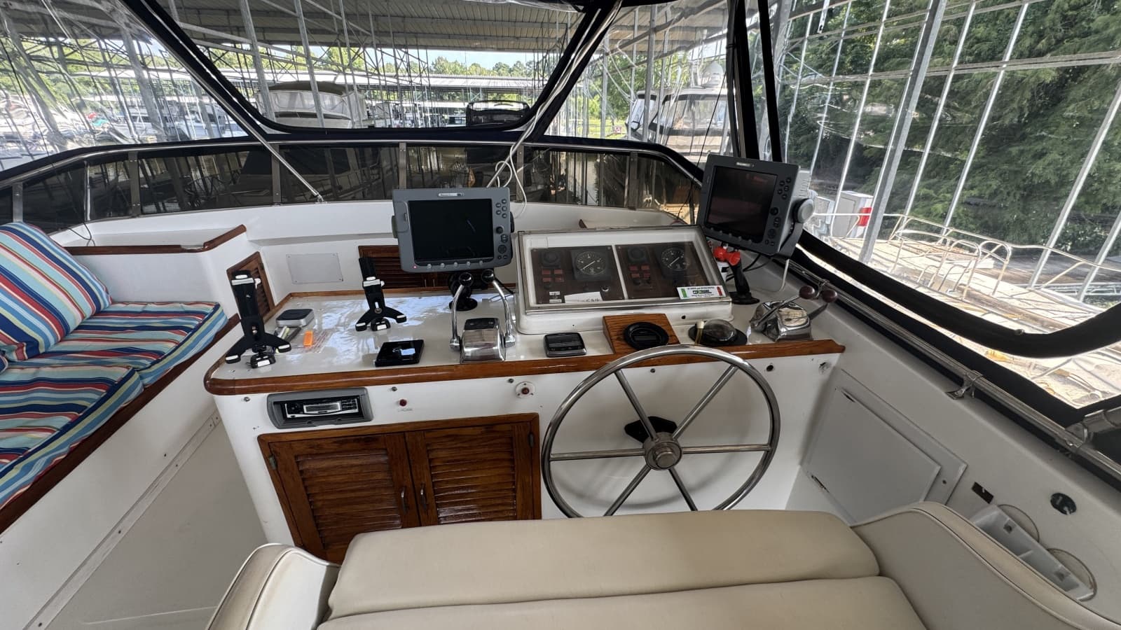 1985 Jefferson 48 Cockpit Motoryacht - Photo 17