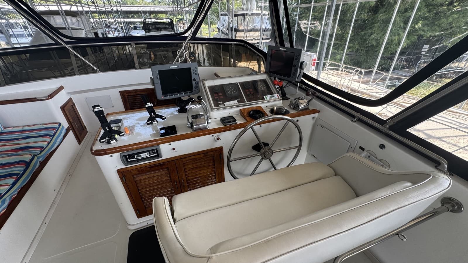 1985 Jefferson 48 Cockpit Motoryacht - Photo 16