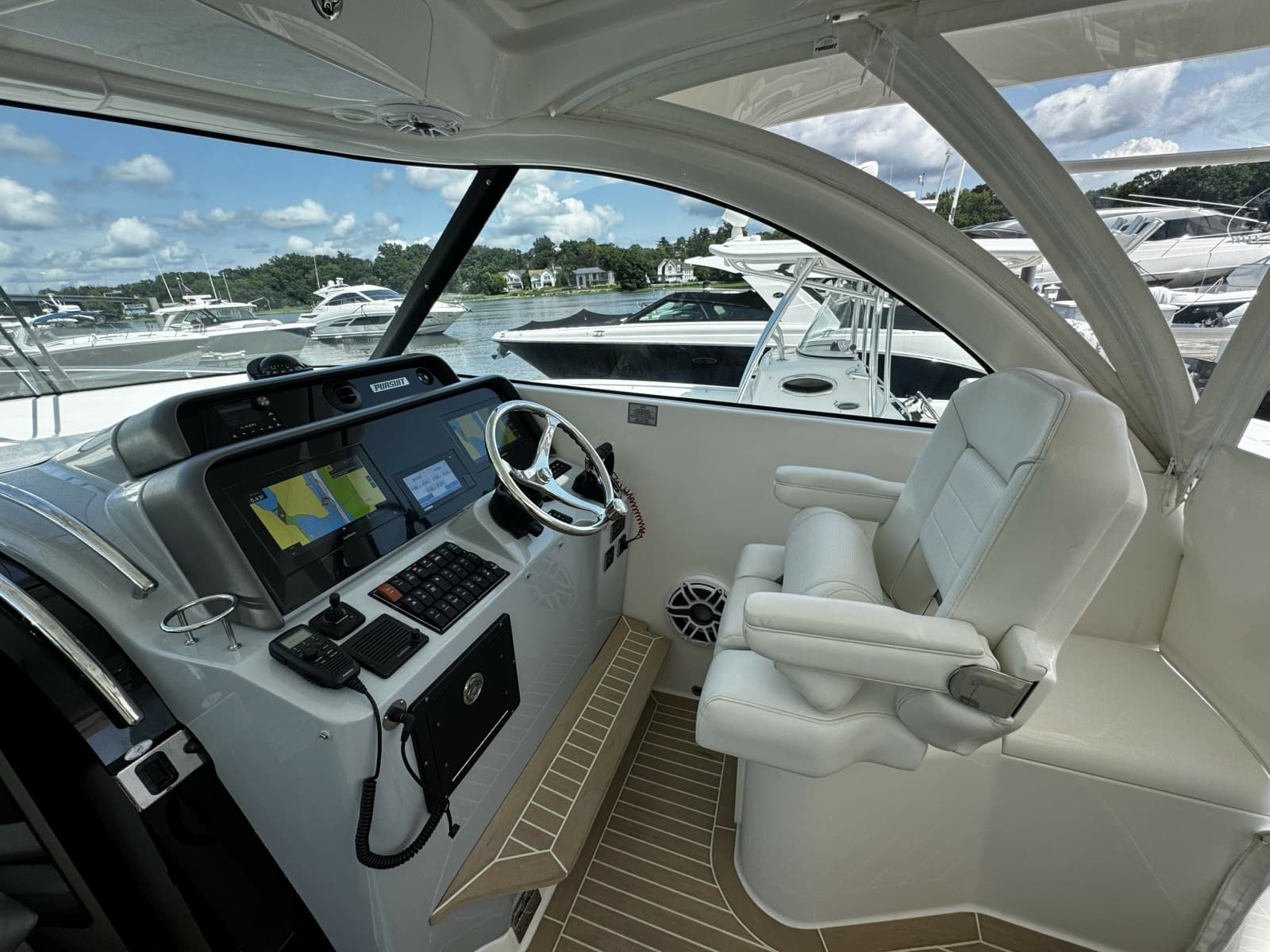 2022 Pursuit OS 385 Offshore - Photo 14