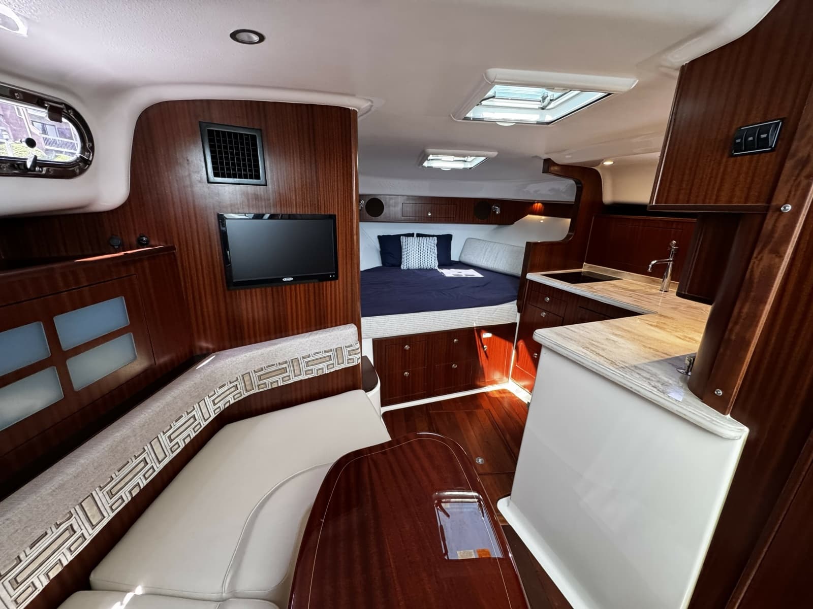 2022 Pursuit OS 385 Offshore - Photo 16