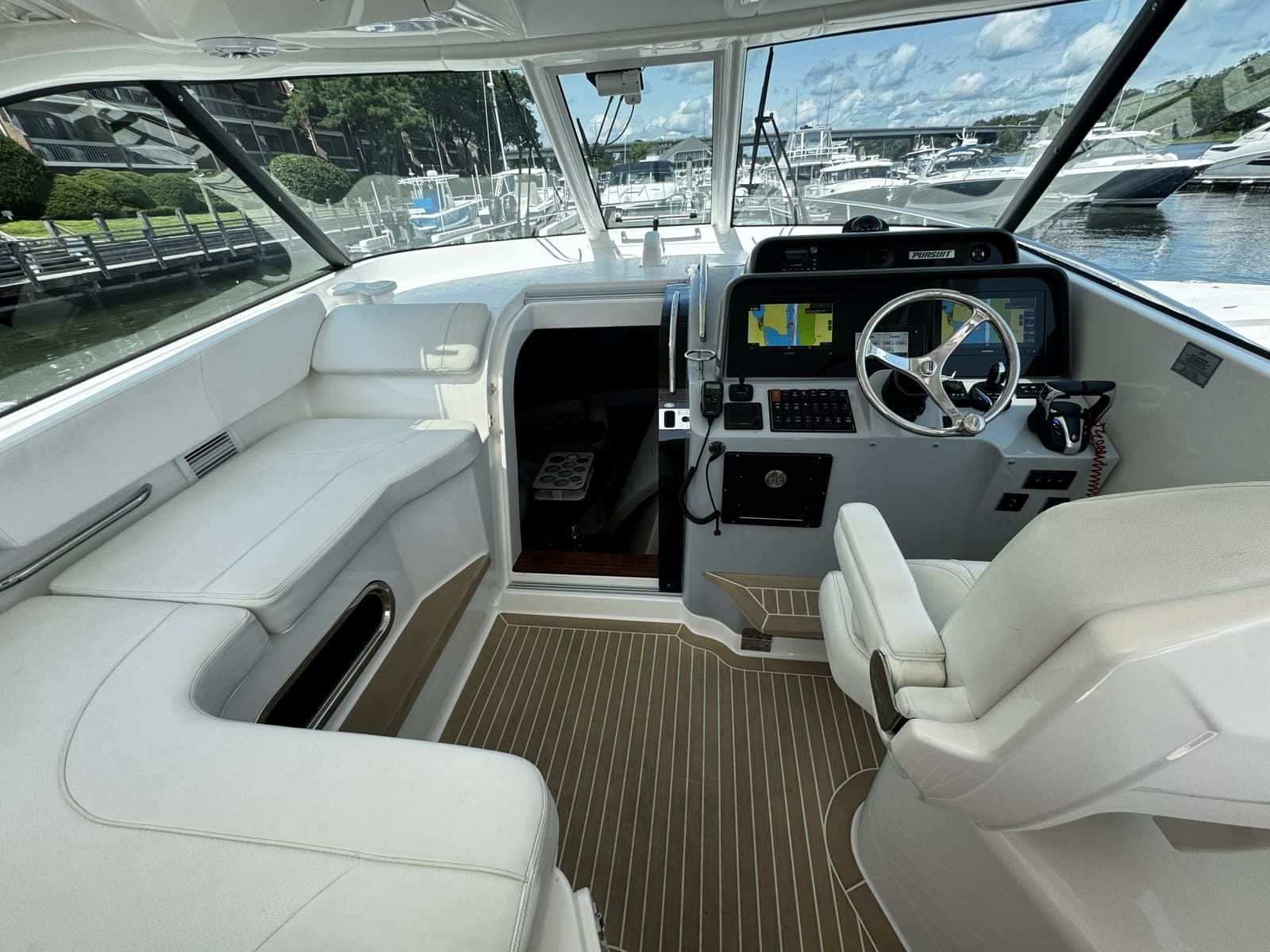 2022 Pursuit OS 385 Offshore - Photo 12