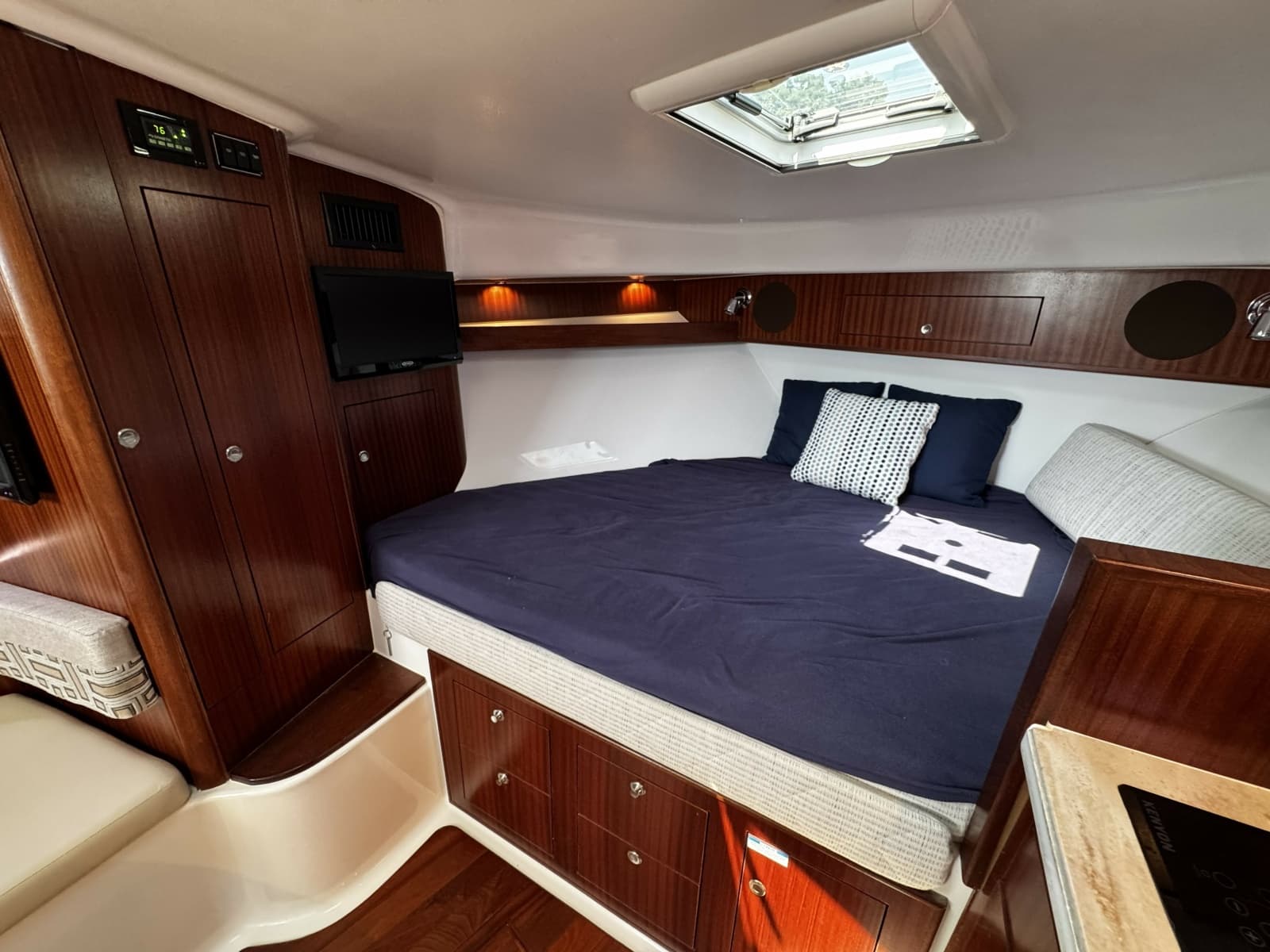2022 Pursuit OS 385 Offshore - Photo 18