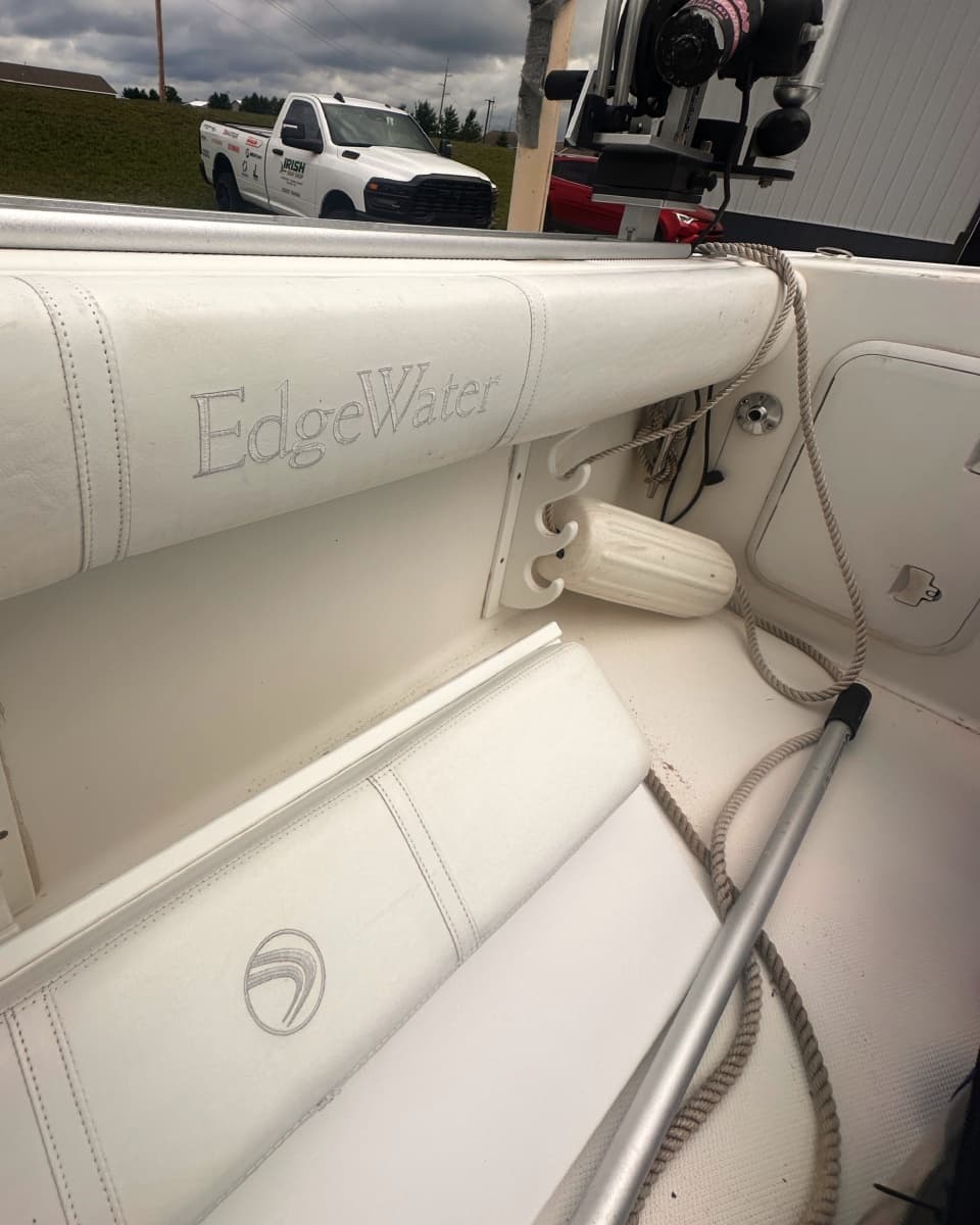 2001 Edgewater 255 Express - Photo 17