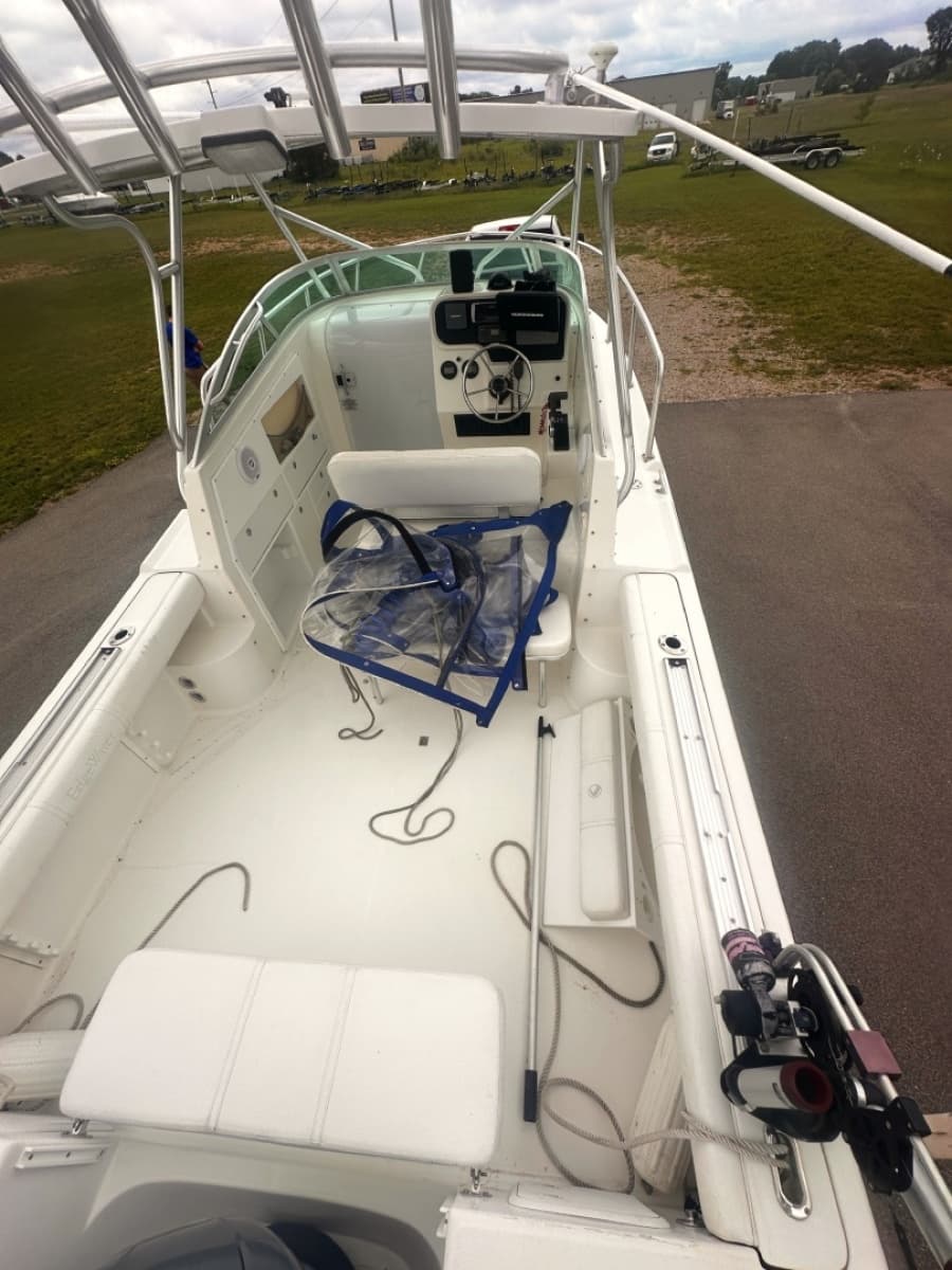 2001 Edgewater 255 Express - Photo 10