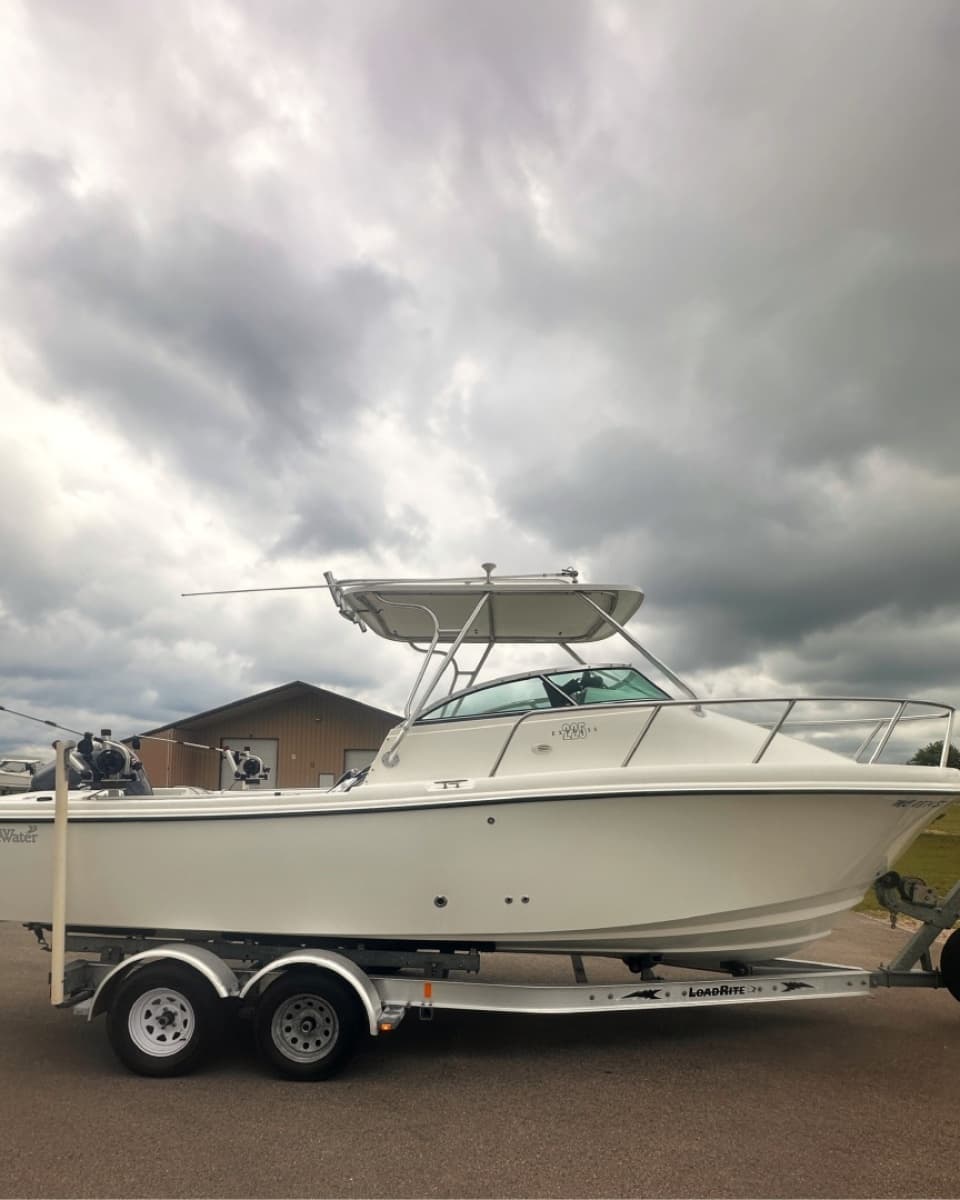 2001 Edgewater 255 Express - Photo 2
