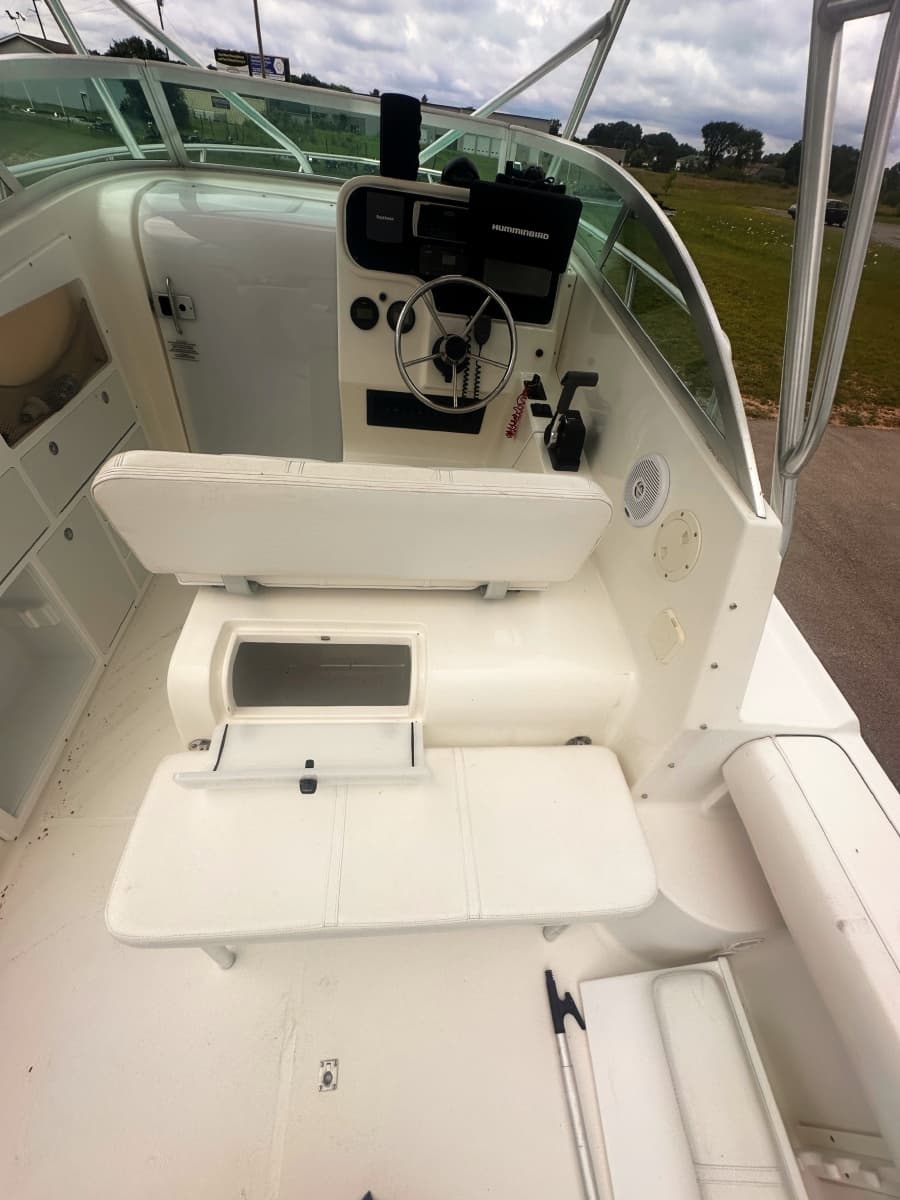2001 Edgewater 255 Express - Photo 18