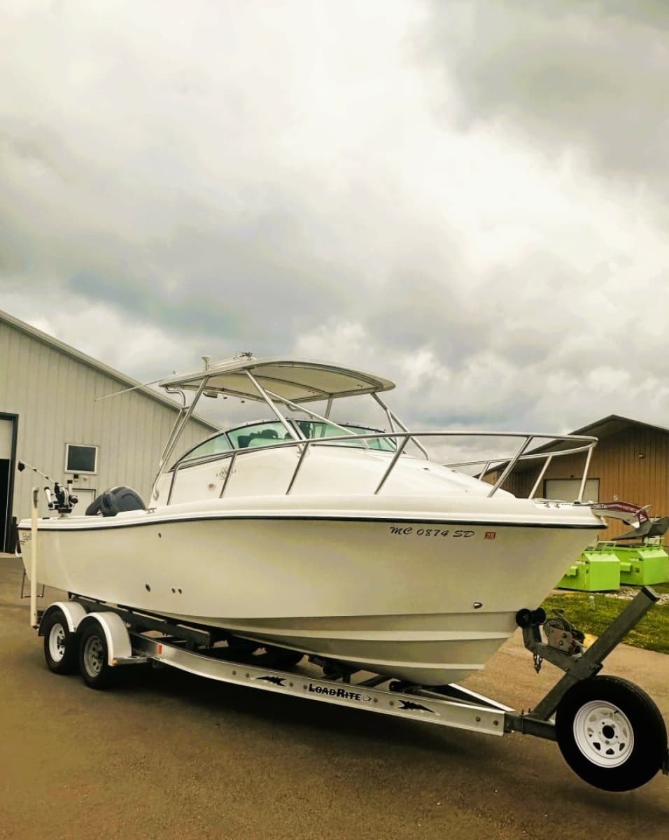 2001 Edgewater 255 Express - Photo 1