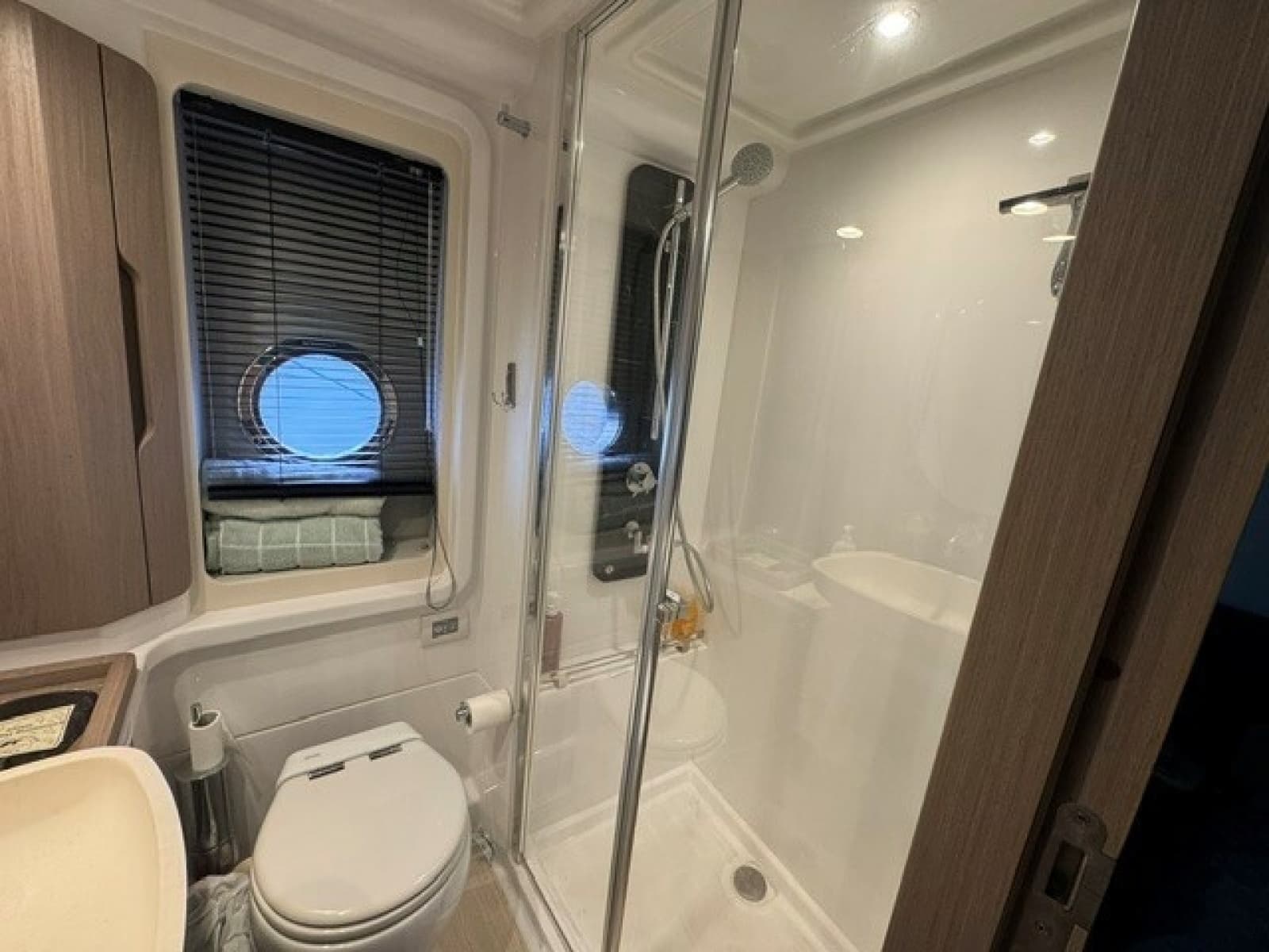2023 Azimut 50FLY - Photo 38