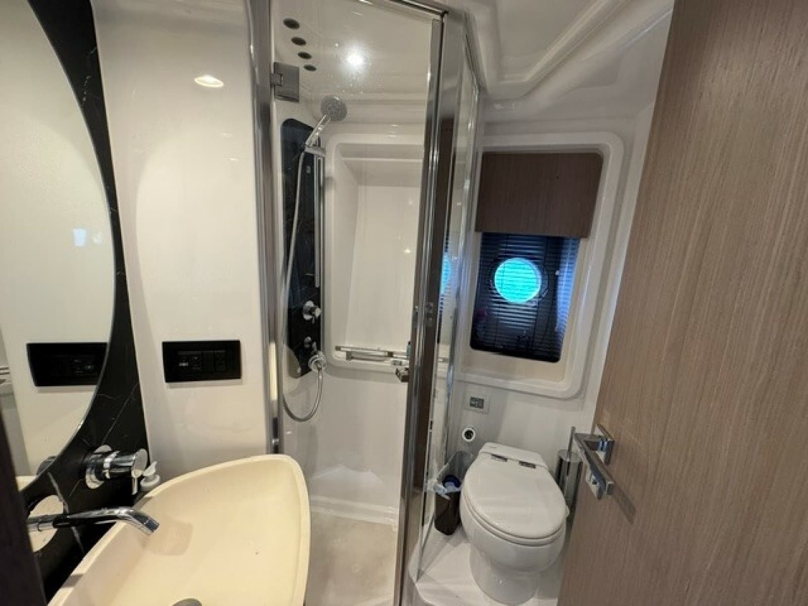 2023 Azimut 50FLY - Photo 28
