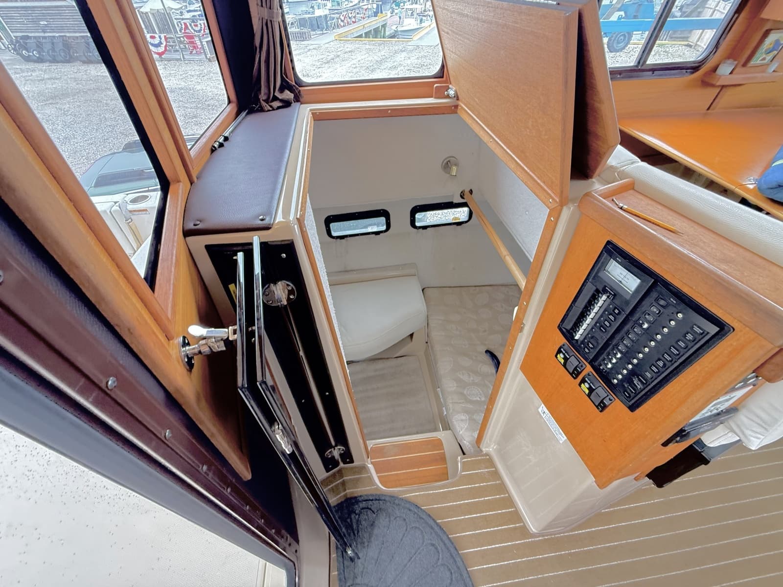 2013 Ranger Tugs R-31 S - Photo 15