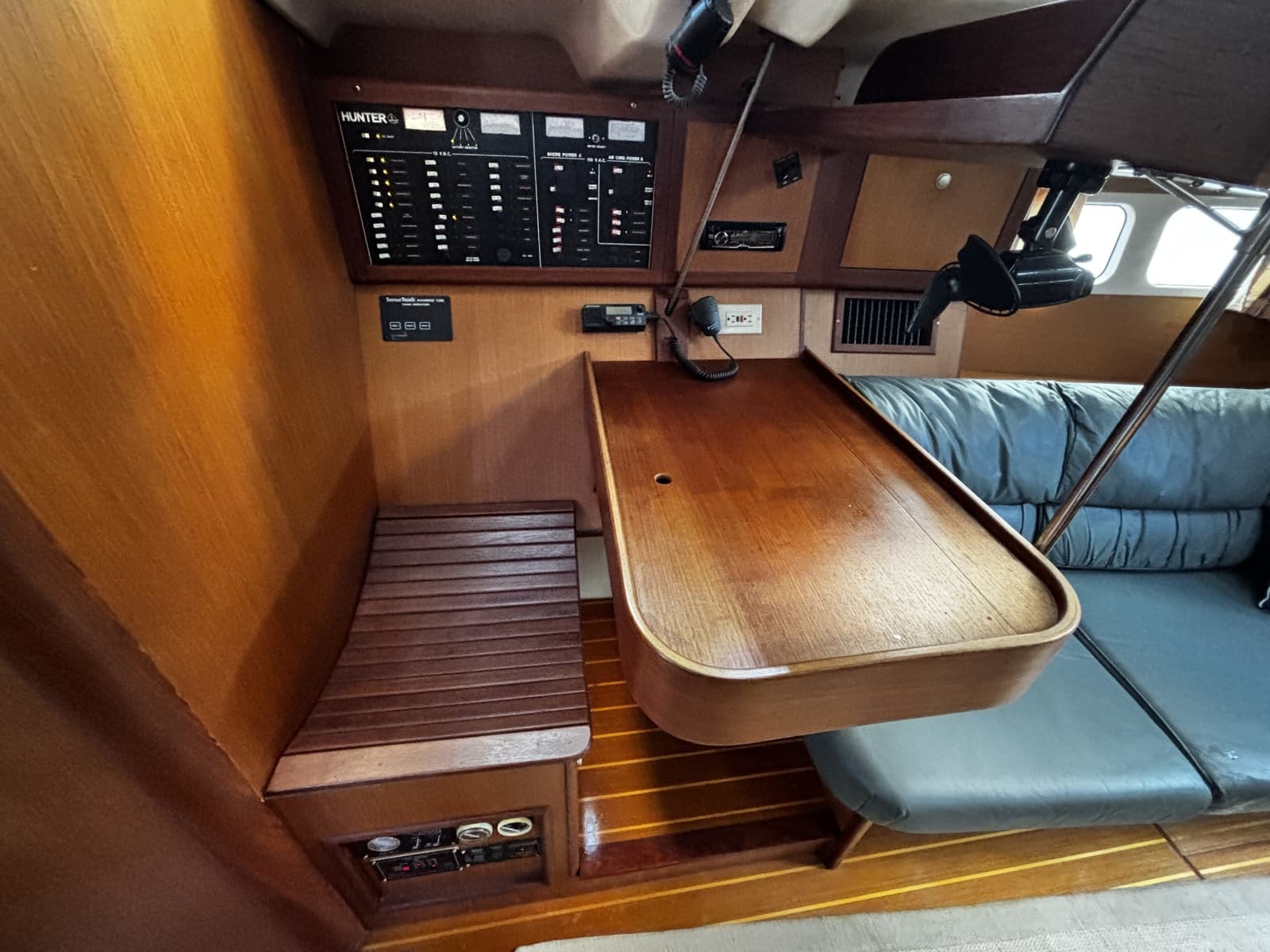 1999 Hunter 410 - Photo 22