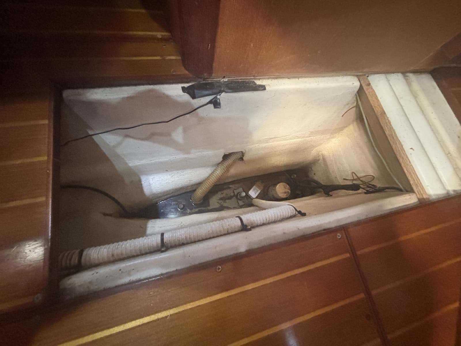 1999 Hunter 410 - Photo 35