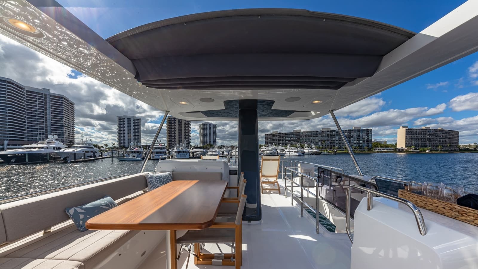 2023 Sirena Flybridge - Photo 27