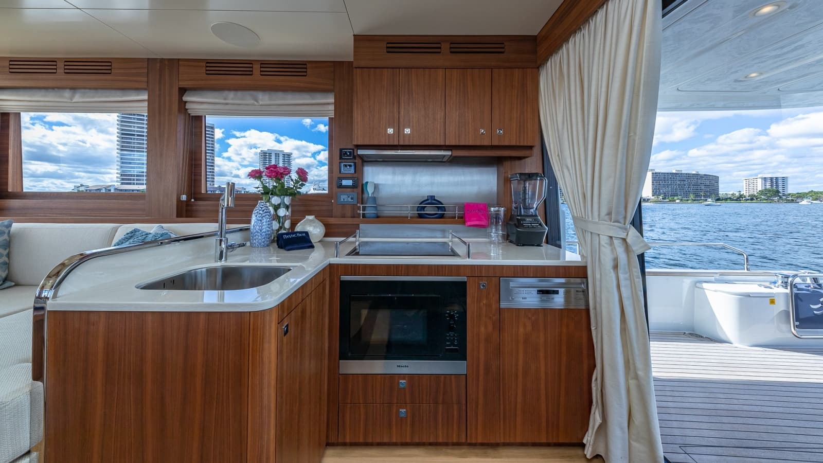 2023 Sirena Flybridge - Photo 33