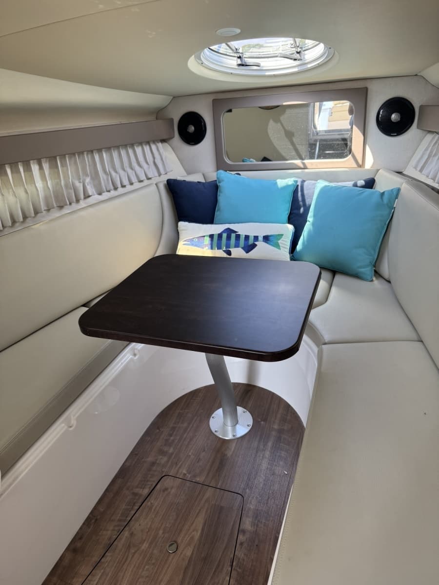2018 Regal 28 Express - Photo 12
