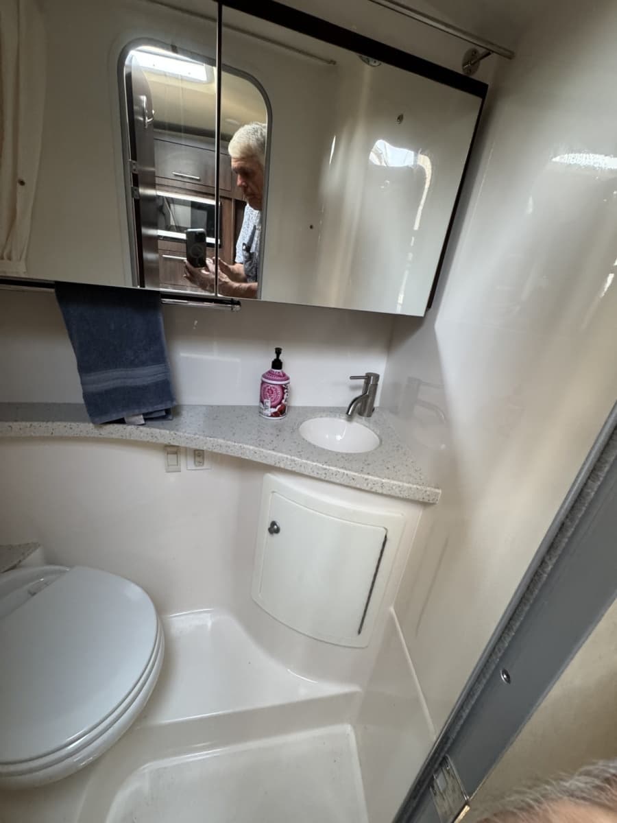 2018 Regal 28 Express - Photo 19