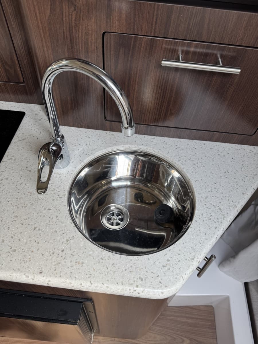 2018 Regal 28 Express - Photo 15