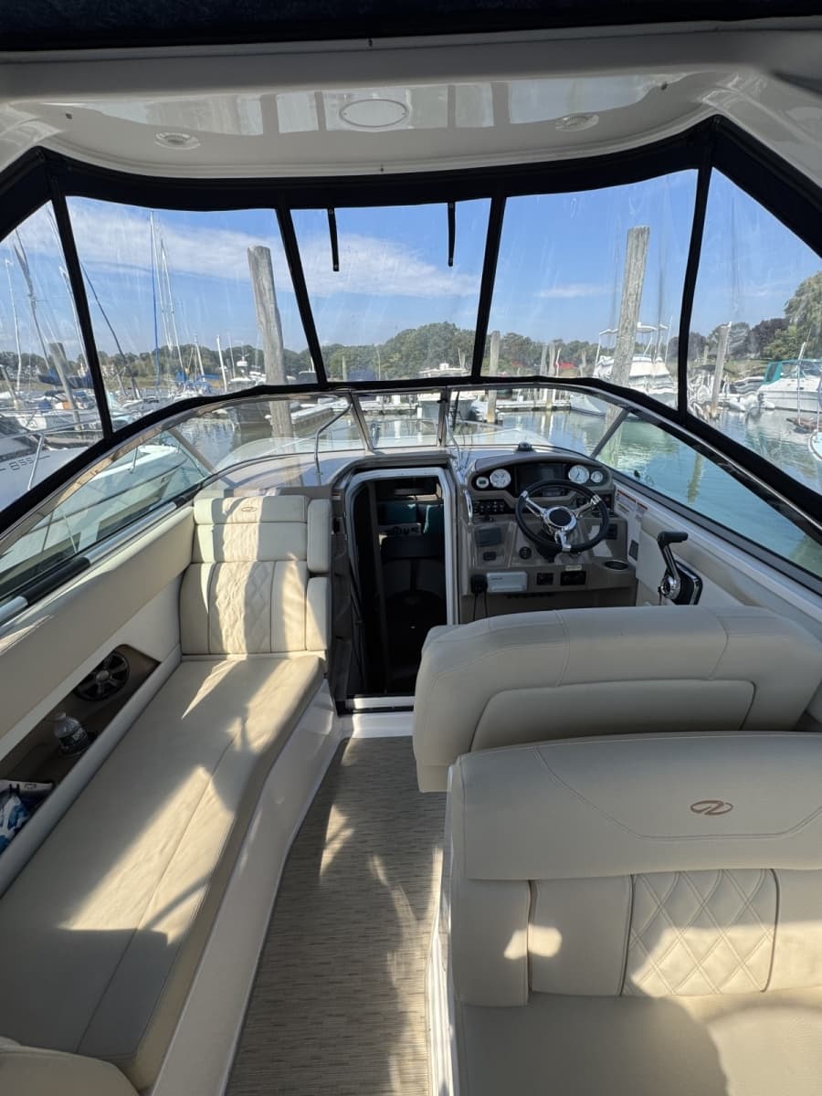 2018 Regal 28 Express - Photo 4