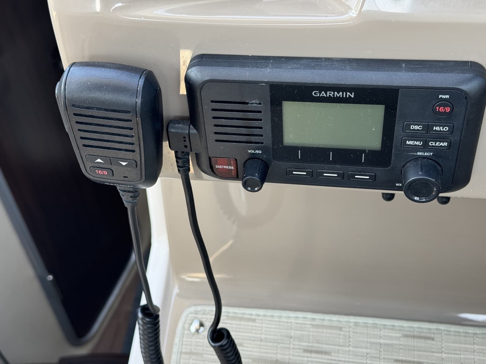 2018 Regal 28 Express - Photo 10