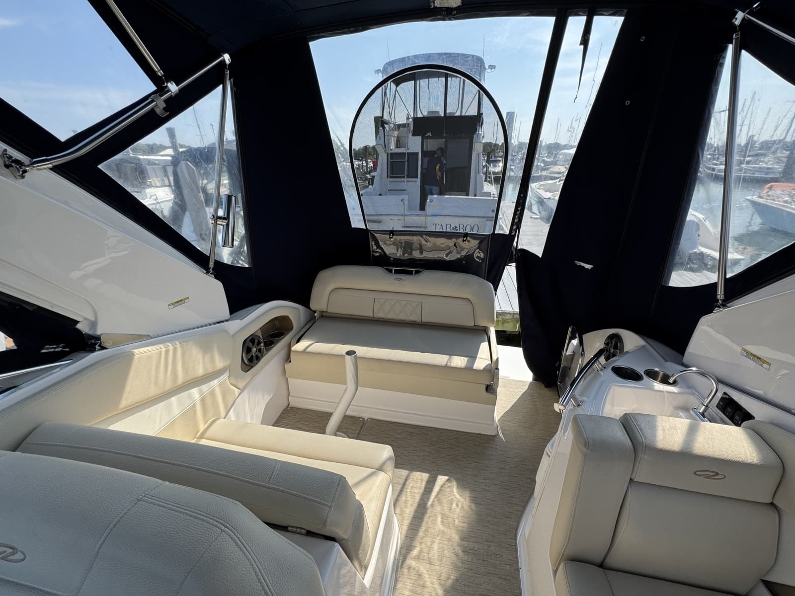 2018 Regal 28 Express - Photo 6