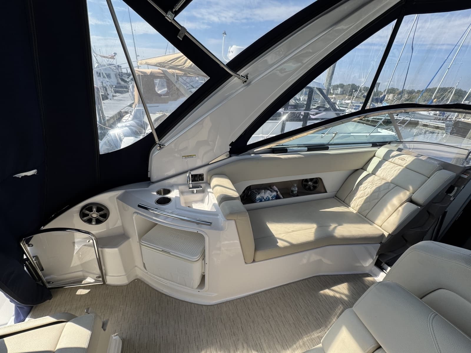2018 Regal 28 Express - Photo 5