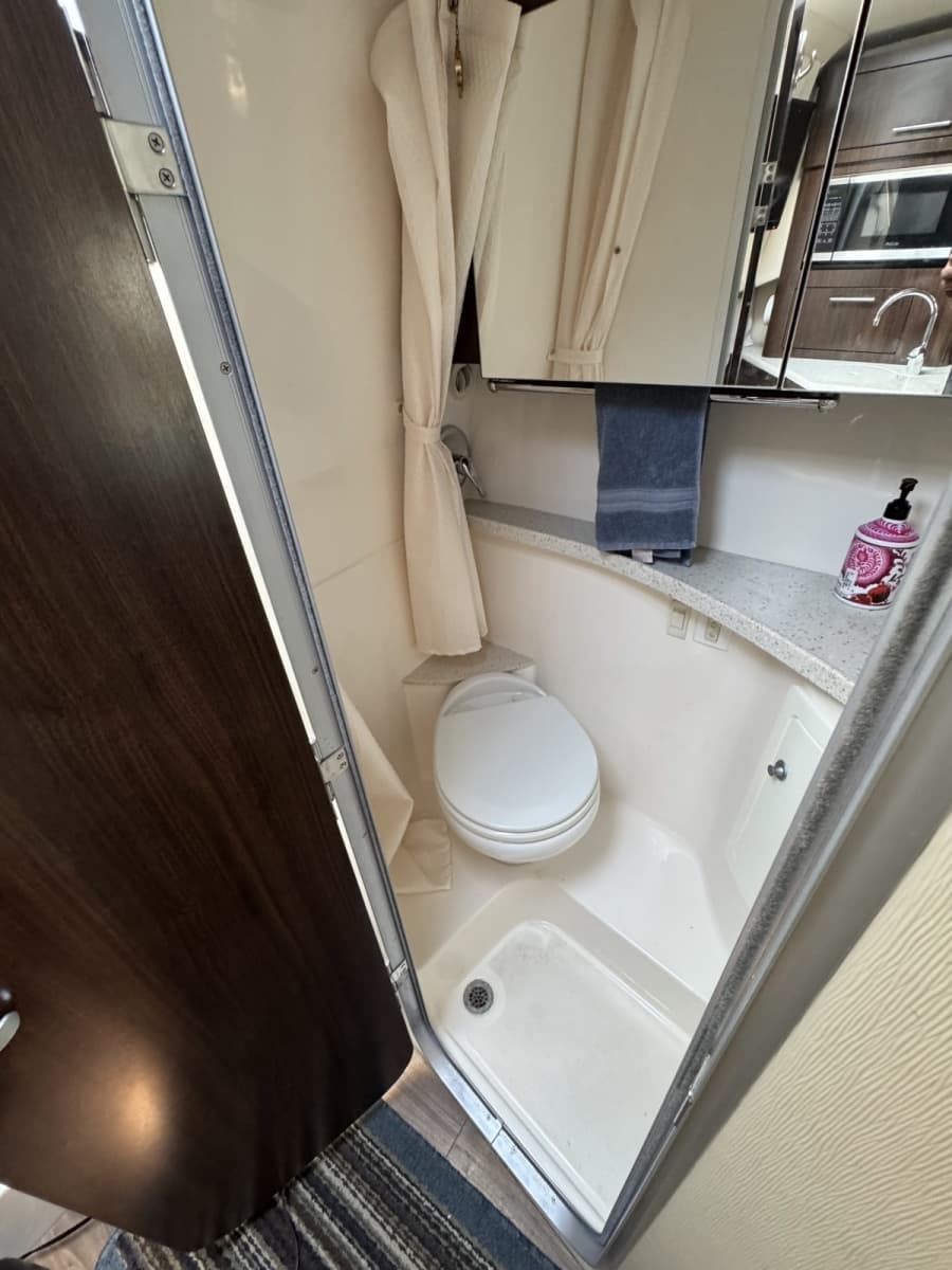 2018 Regal 28 Express - Photo 20