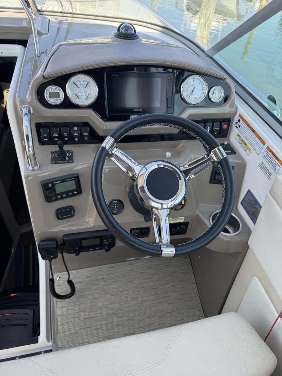 2018 Regal 28 Express - Photo 8