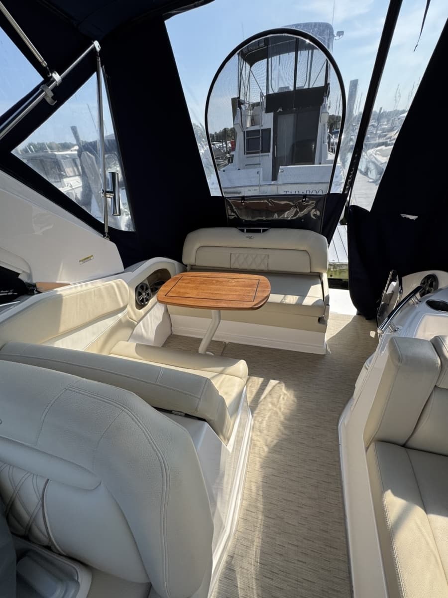 2018 Regal 28 Express - Photo 11