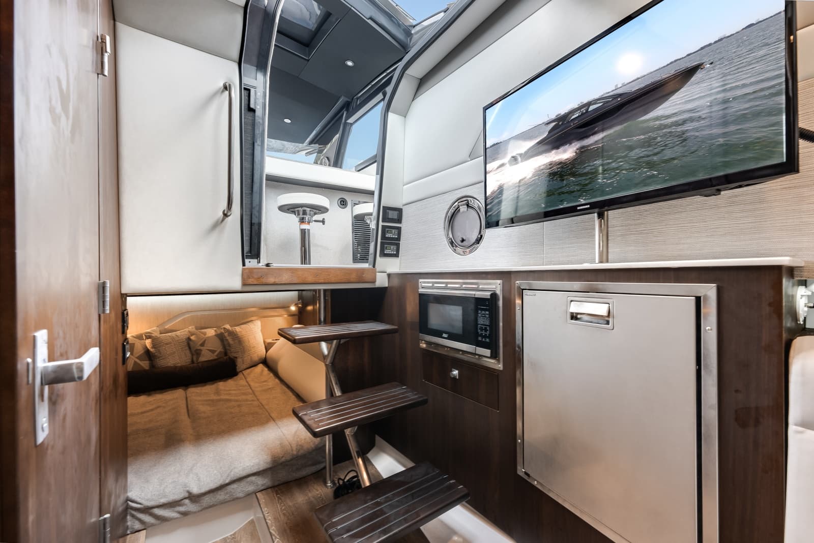 2023 Cruisers Yachts 42 GLS OB - Photo 45