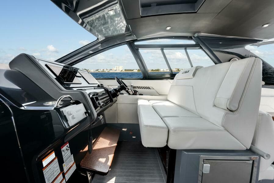 2023 Cruisers Yachts 42 GLS OB - Photo 60