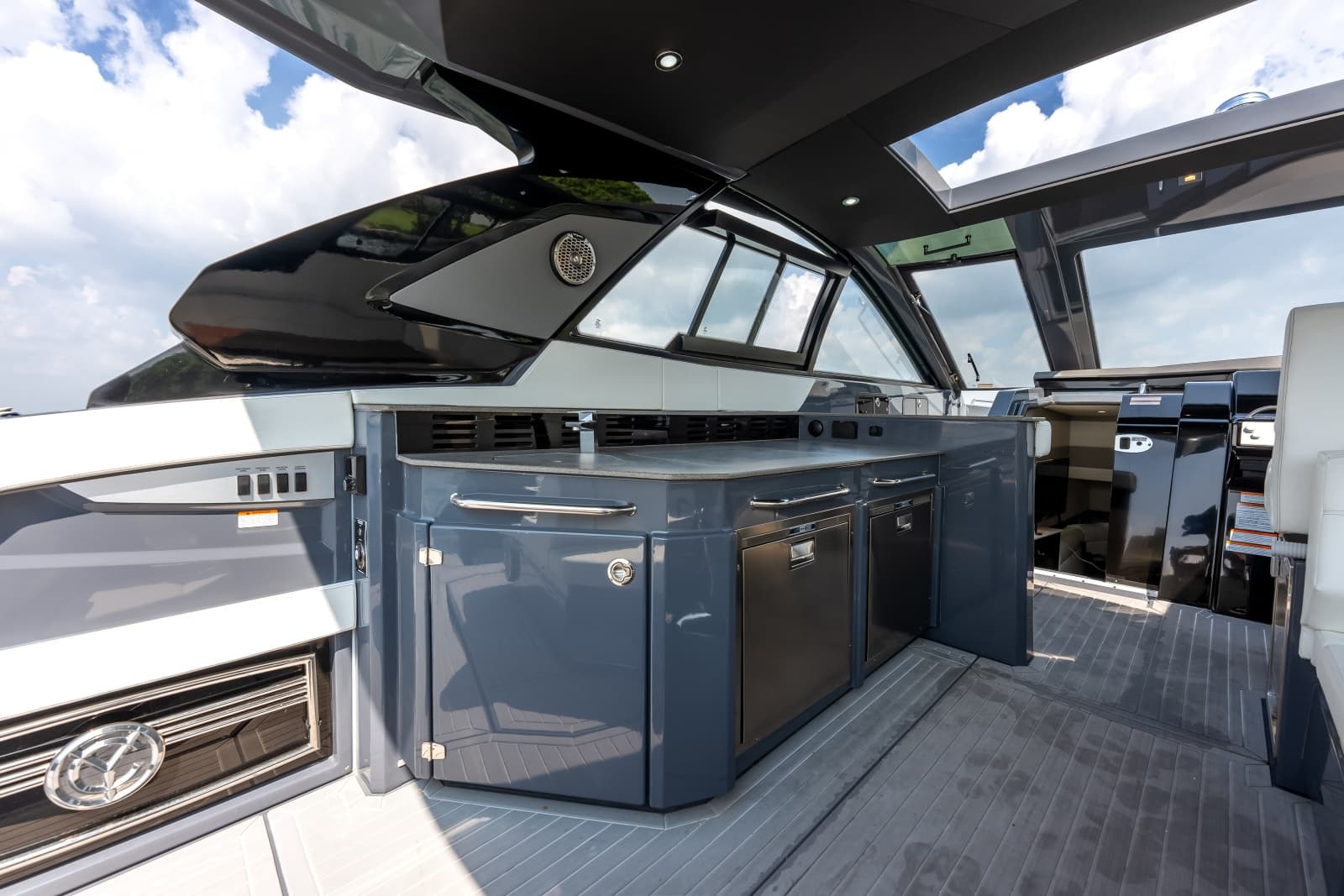 2023 Cruisers Yachts 42 GLS OB - Photo 31