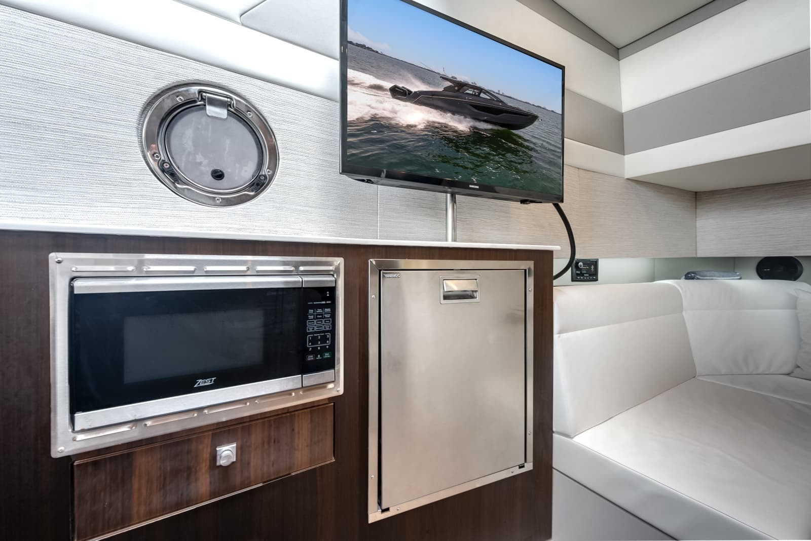 2023 Cruisers Yachts 42 GLS OB - Photo 44