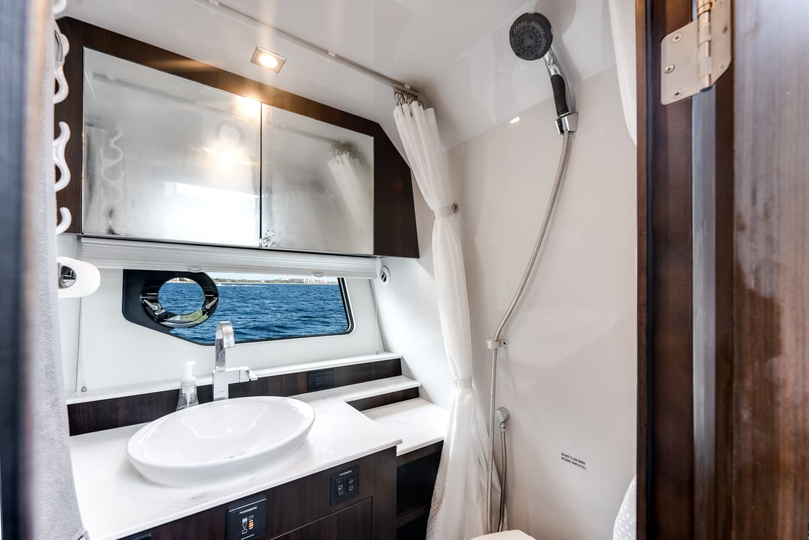 2023 Cruisers Yachts 42 GLS OB - Photo 42