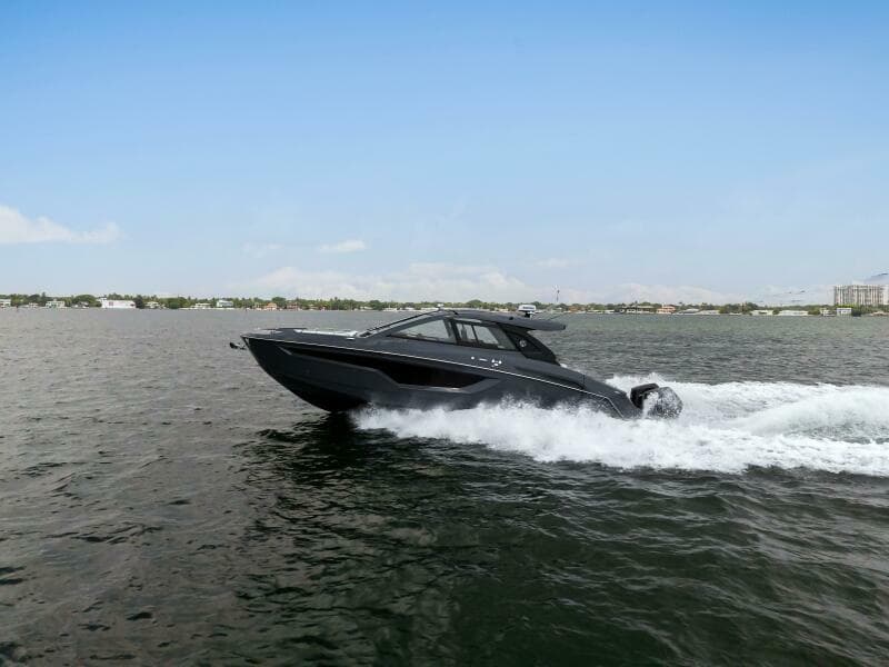 2023 Cruisers Yachts 42 GLS OB - Photo 12