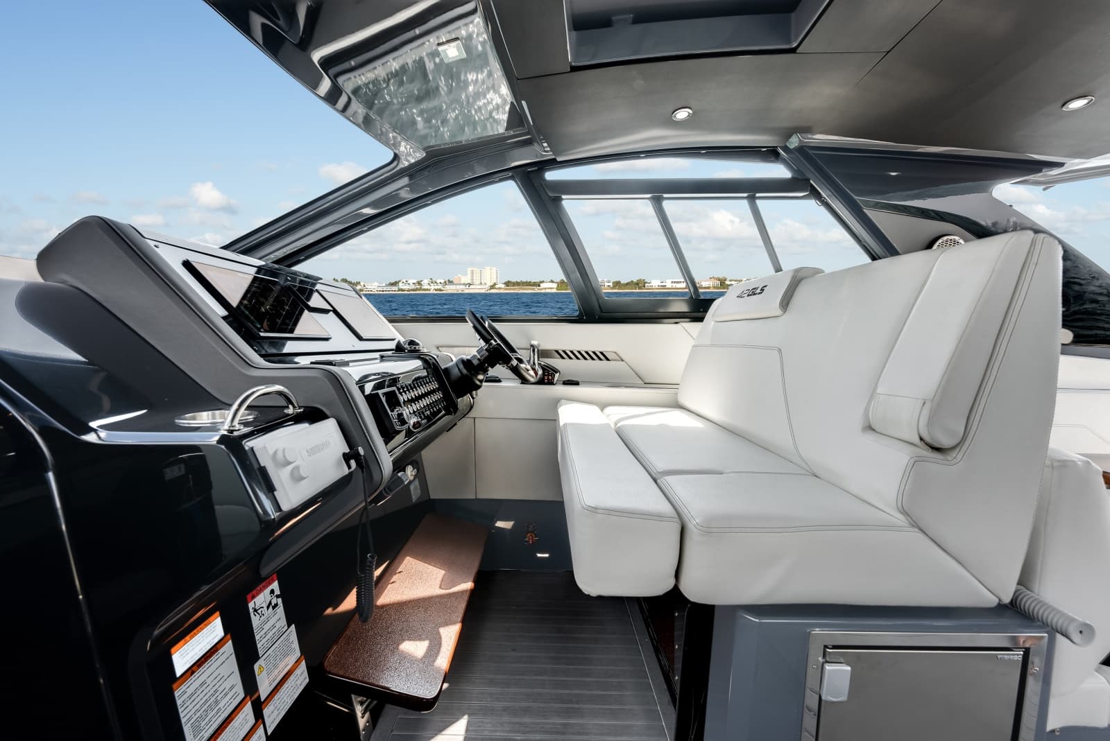 2023 Cruisers Yachts 42 GLS OB - Photo 32