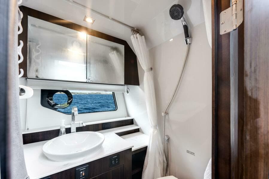 2023 Cruisers Yachts 42 GLS OB - Photo 36