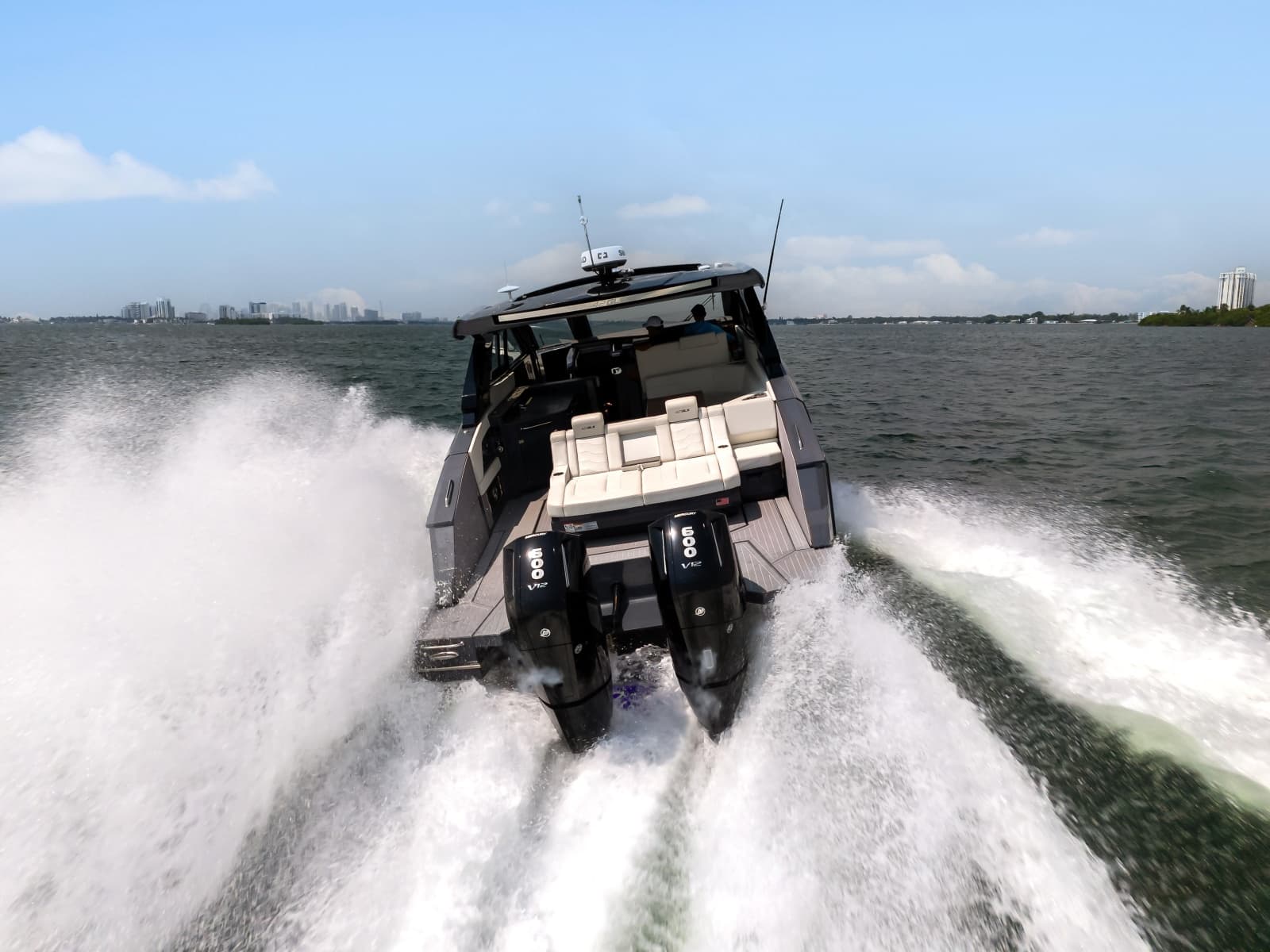2023 Cruisers Yachts 42 GLS OB - Photo 10