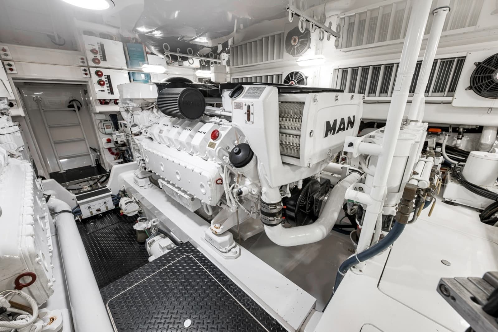 2017 Viking 62 Convertible - Photo 64