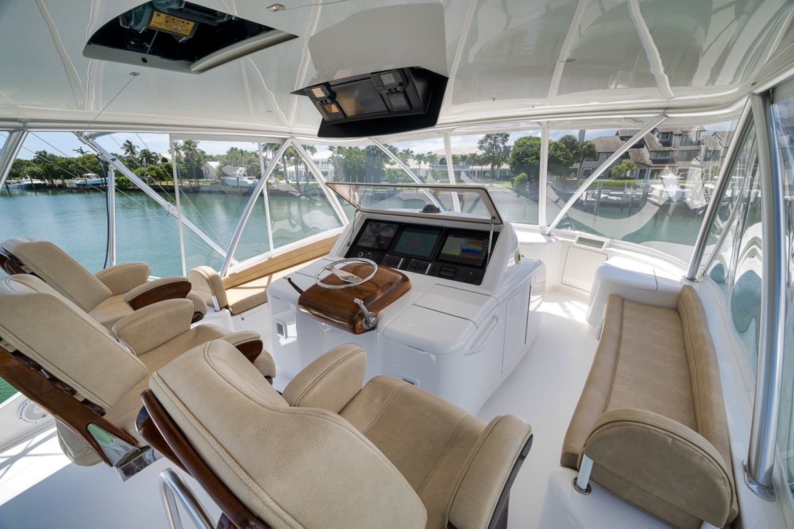 2017 Viking 62 Convertible - Photo 31
