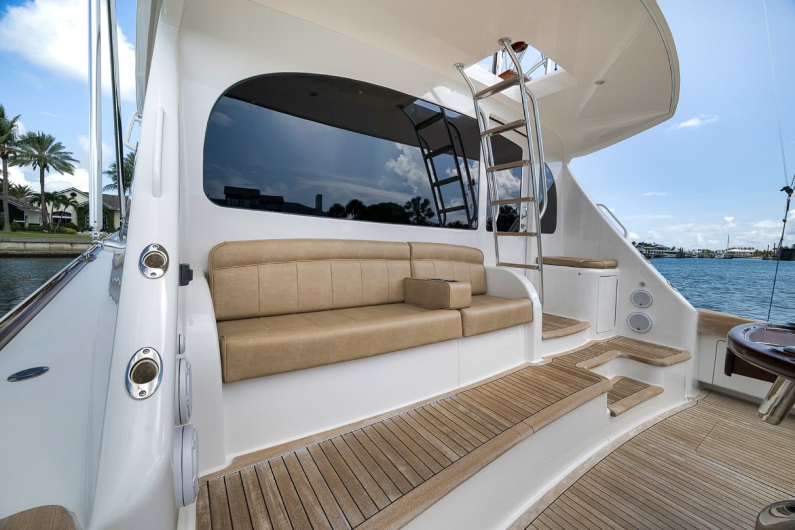 2017 Viking 62 Convertible - Photo 21