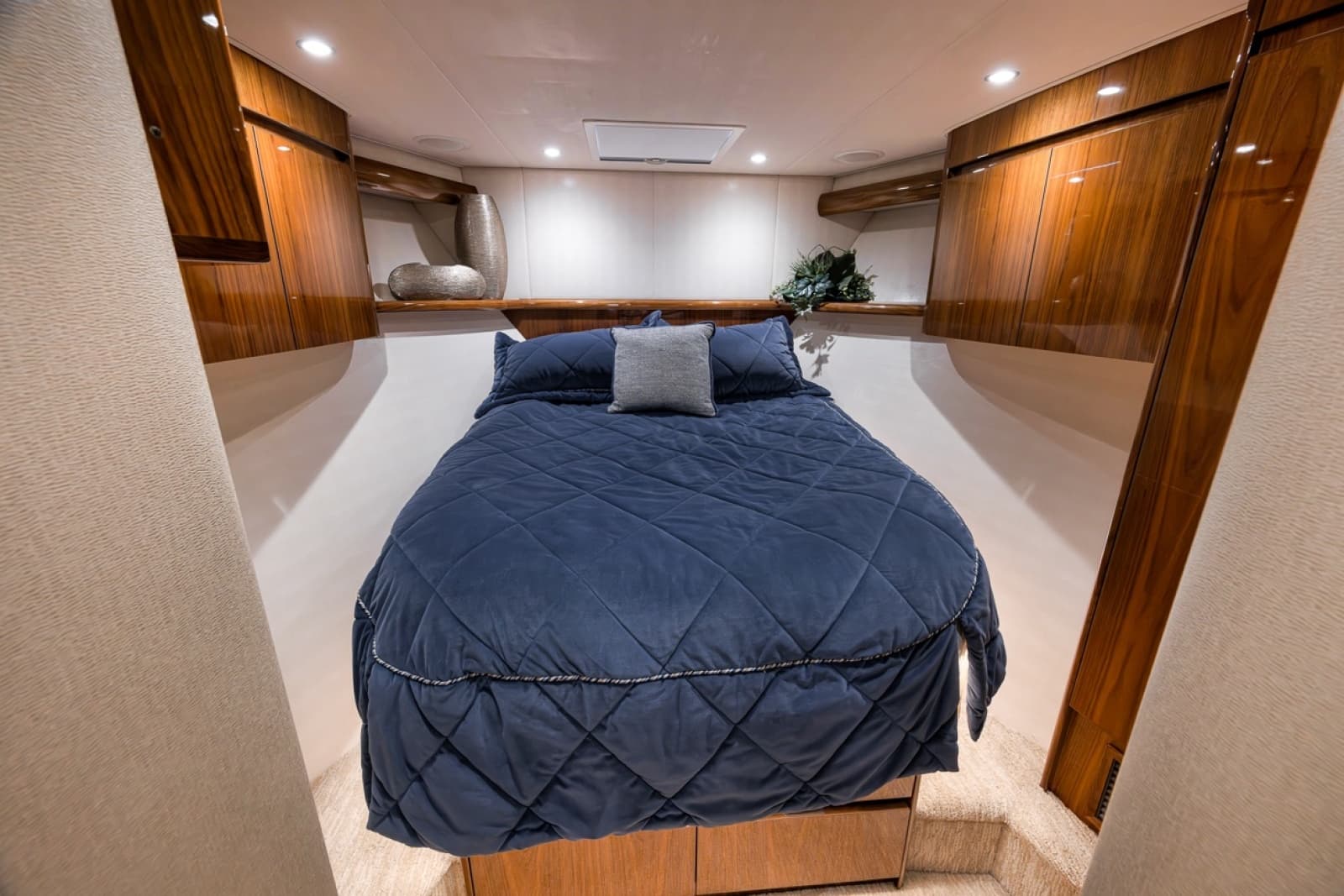 2017 Viking 62 Convertible - Photo 60