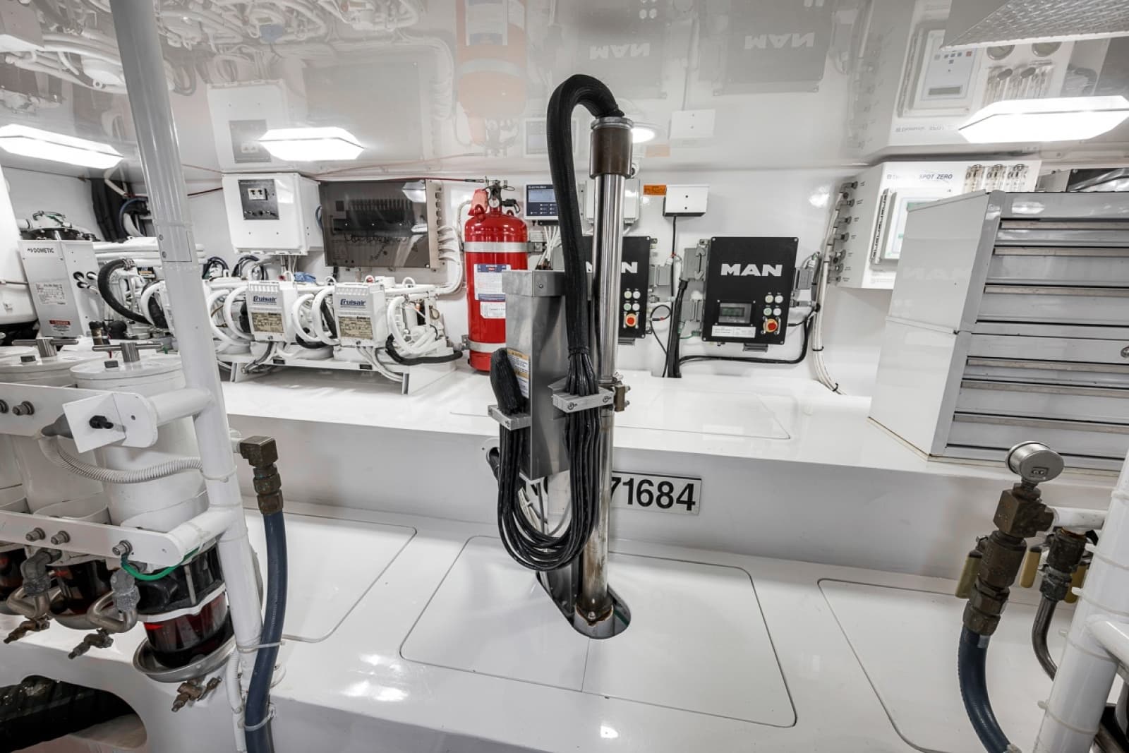 2017 Viking 62 Convertible - Photo 67