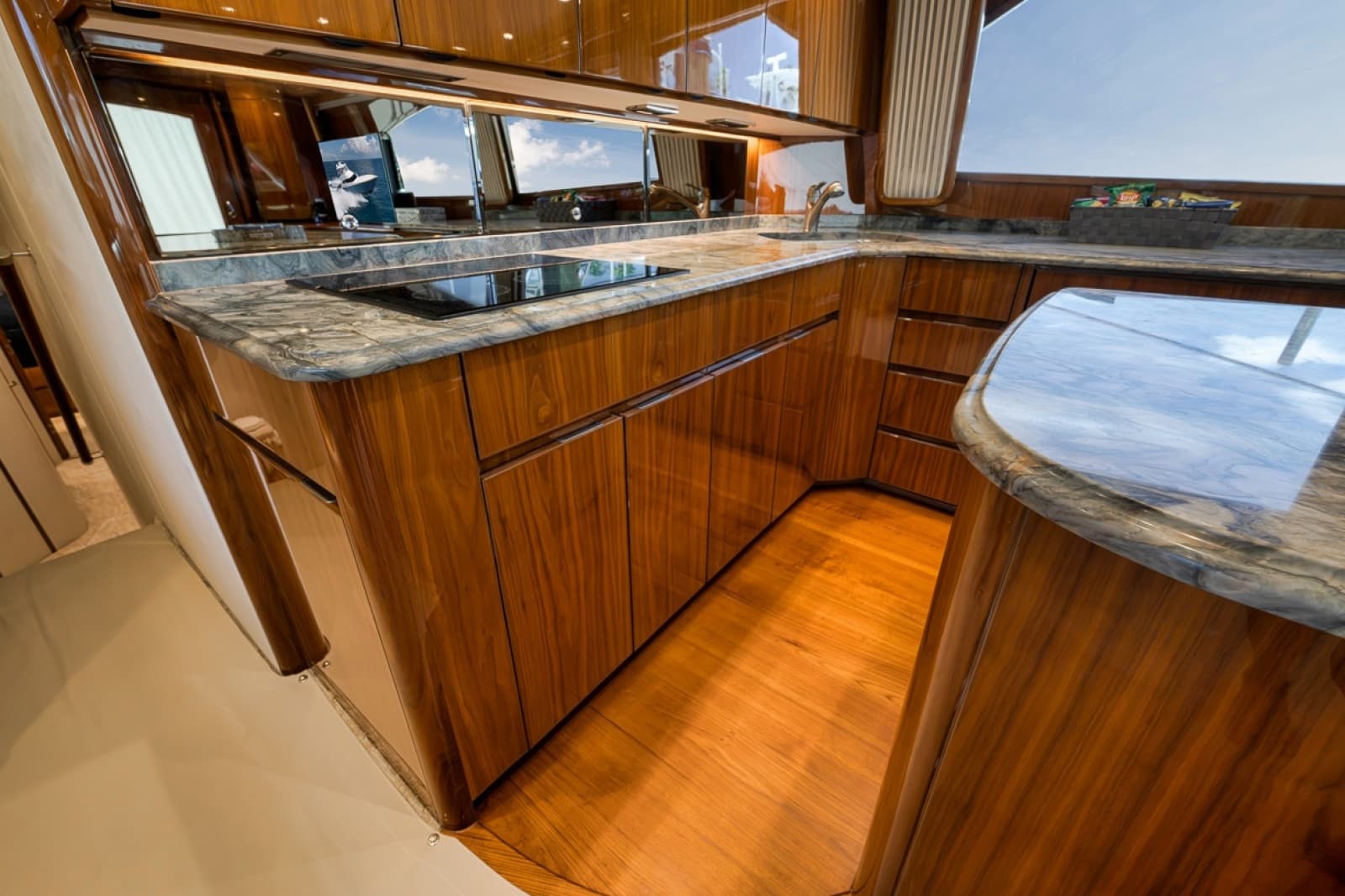 2017 Viking 62 Convertible - Photo 50