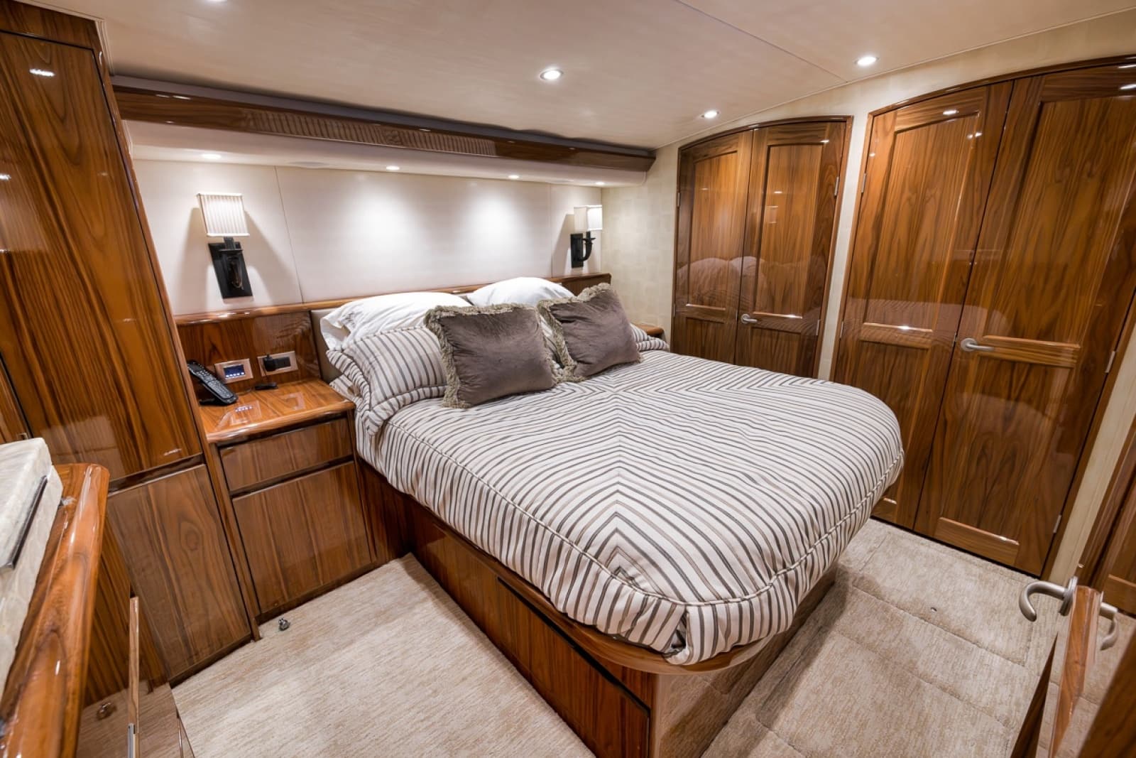 2017 Viking 62 Convertible - Photo 57